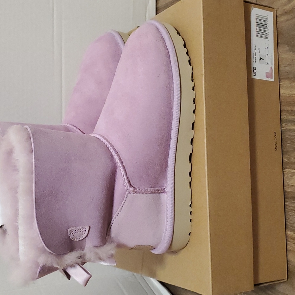 NIB authentic Bailey bow Uggs